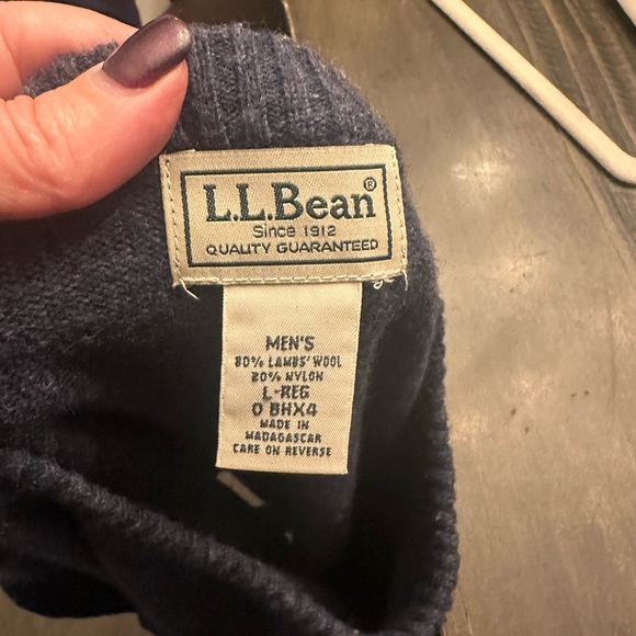 L.L. Bean Men's Lambswool Sweater - Picture 4 of 6